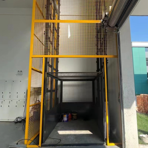 黎川导轨式升降机助力物流园破解运输难题