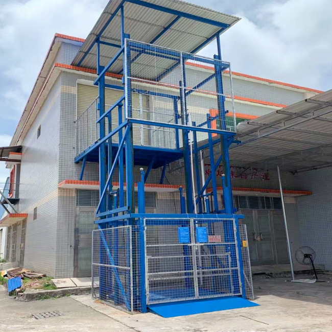 黎川建材厂室外升降货梯安装